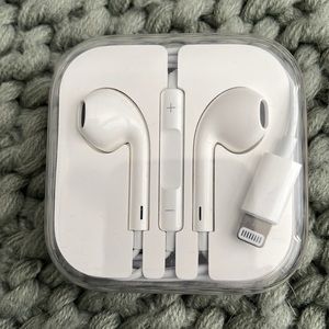 NEW Genuine Apple iPhone Wired Earphones Headphones Ear Buds w/ case